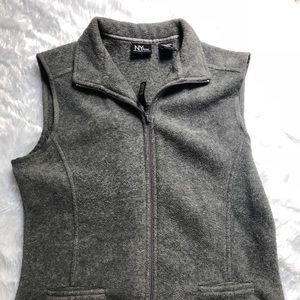 Gray Vest. Size Medium Vest. Fleece Vest.